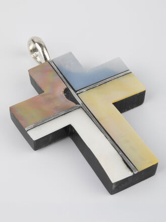 Přívěsek křžek s paua perletí