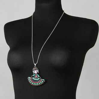 Krásný etno náhrdelník ve tvaru panenky s barevnými krystaly