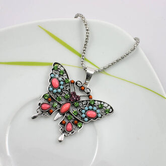 Krásný etno náhrdelník ve tvaru motýla s barevnými krystaly