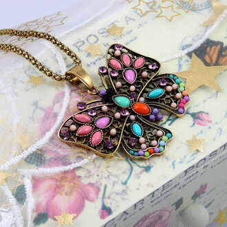 Luxusní etno náhrdelník ve tvaru motýla s barevnými korálky