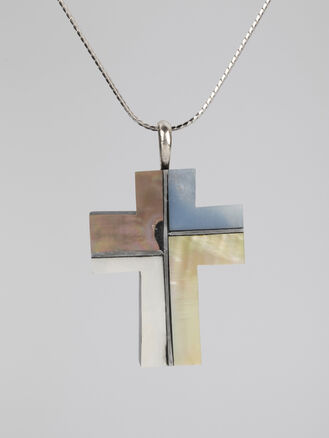 Přívěsek křžek s paua perletí