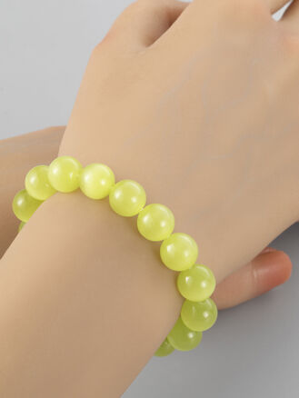 Jemný náramek z korálků barveného limetkově žlutého ulexitu kočičího oka, velikost korálků 1 cm