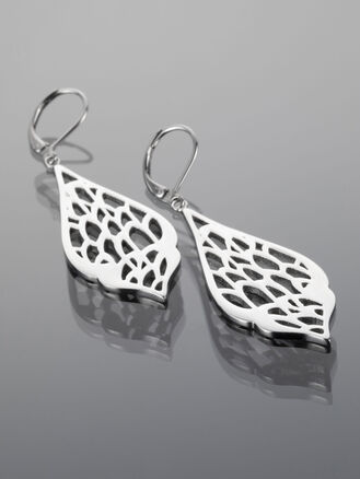 Krásné masivní náušnice s přívěsky v moderním  tvaru z chirurgické oceli 