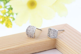 Náušnice pecky s krystalky - stříbrná barva