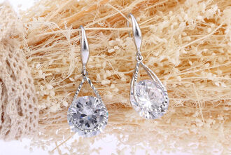 Náušnice kapičky s broušeným zirkonem