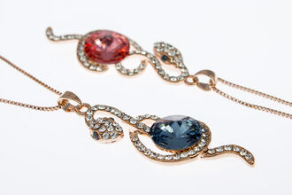 Náhrdelník had s krystalem Swarovski elements