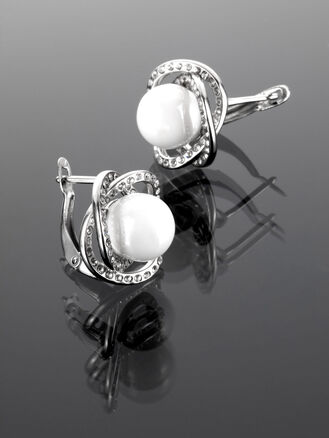 Krásné náušnice s keramickými kuličkami s drobnými krystaly z chirurgické oceli 