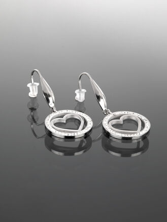 Krásné náušnice z chirurgické oceli ve tvaru kruhu s motivem srdce vykládané čirými krystaly