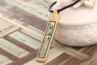 Náhrdelník zlatý obdélník s prvky kubismu