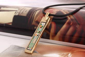 Náhrdelník zlatý obdélník s prvky kubismu