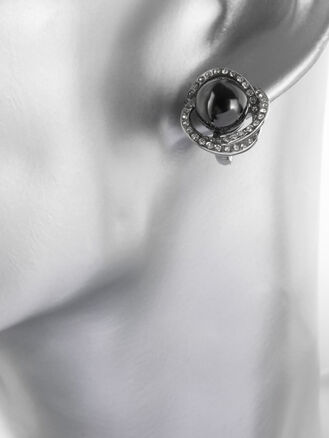 Krásné náušnice s keramickými kuličkami s drobnými krystaly z chirurgické oceli 