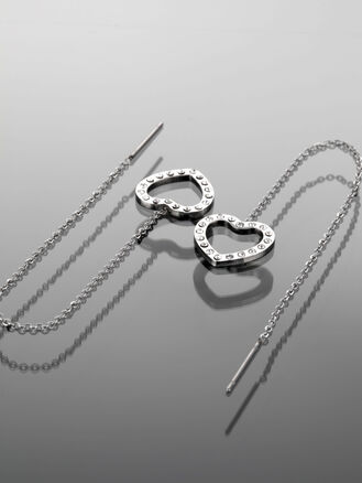 Exkluzivní visací náušnice z chirurgické oceli se srdíčky vykládanámi čirými krystaly 