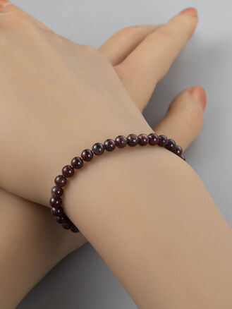 Luxusní náramek z kuliček granátu