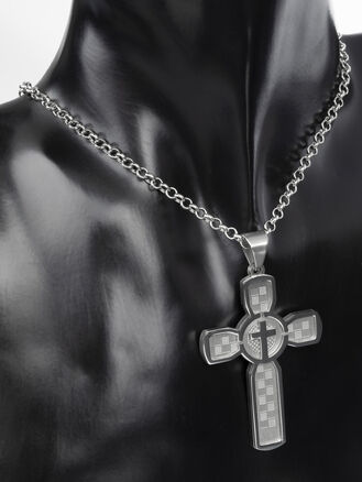 Exkluzivní masivní přívěsek ve tvaru kříže s rytými detaily z chirurgické oceli