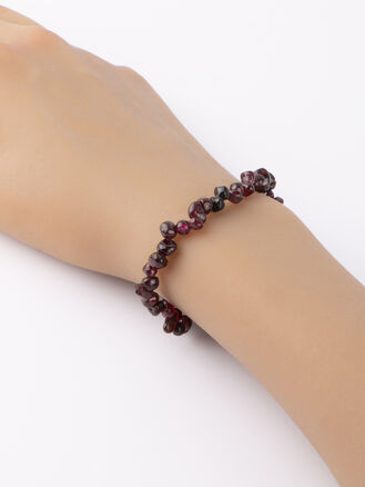 Sekaný náramek z granátu (almadin)