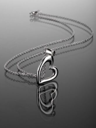 Masivní ocelový náhrdelník ve tvaru srdce
