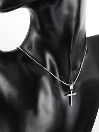 Luxusní malý přívěsek ve tvaru kříže z chirurgické oceli