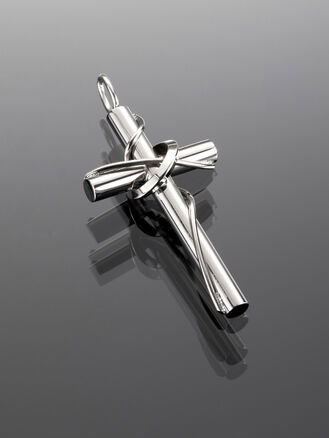 Moderní kulatý přívěsek ve tvaru kříže z chirurgické oceli