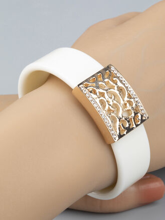 Stylový náramek z bílého plastu se zirkony