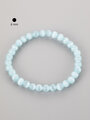 Krásný drobný náramek z korálků světle modrého ulexitu o průměru 0,6 cm