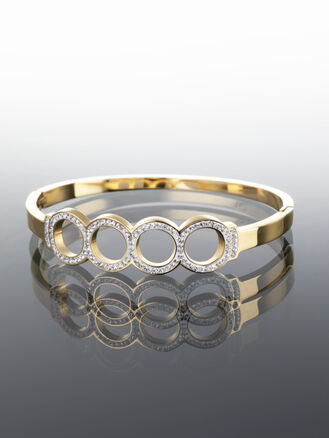 Luxusní náramek z chirurgické oceli zlaté barvy s kroužky zdobenými čirými krystaly