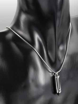 Exkluzivní přívěsek ve tvaru náboje