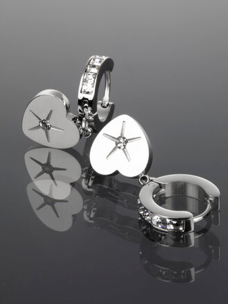 Krásné kruhové náušnice s přívěsky srdíček s drobným čirým krystalem z chirurgické oceli 