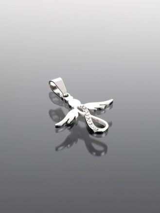 Exkluzivní přívěsek ve tvaru anděla s drobnými čirými krystaly z chirurgické oceli stříbrné barvy