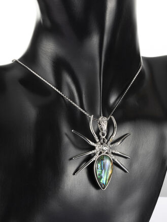 Přívěsek pavouk z přírodní paua perleti