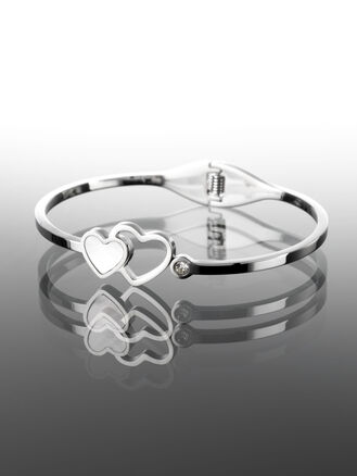 Exkluzivní náramek z chirurgické oceli se srdíčky a čirým krystalem a bílou perletí