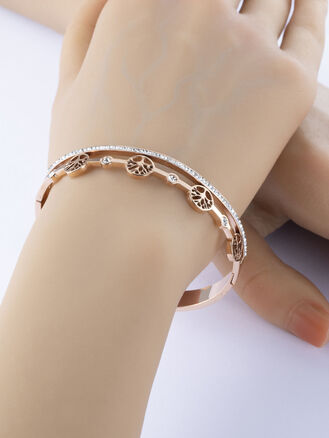 Elegantní náramek z chirurgické oceli se štrasovými kamínky a stromy života