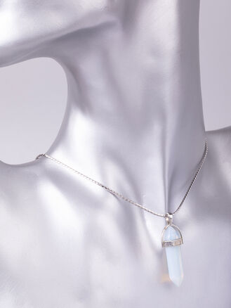 Exkluzivní amulet ve tvaru kyvadla z měsíčního kamene 