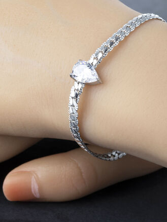 Exkluzivní náramek z chirurgické oceli s čirým krystalem ve tvaru kapky 