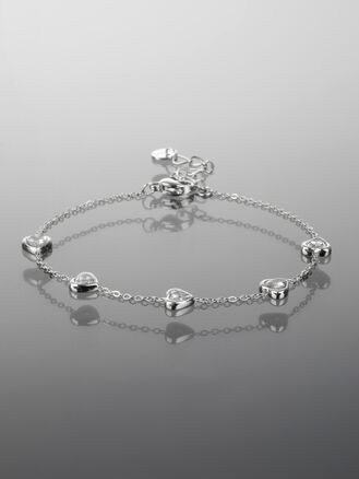 Luxusní náramek z chirurgické oceli se srdíčky s čirými krystaly