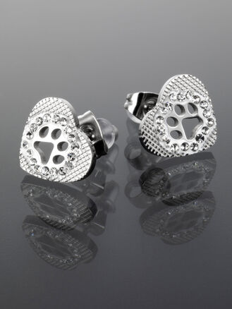 Krásné drobné náušnice ve tvaru srdíčka z chirurgické oceli s drobnými čirými krystaly