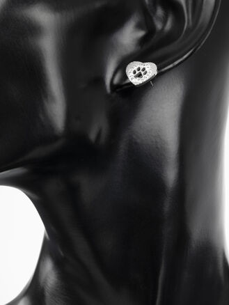 Krásné drobné náušnice ve tvaru srdíčka z chirurgické oceli s drobnými čirými krystaly