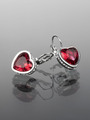 Luxusní náušnice z chirurgické oceli s výrazným rudým krystalem ve tvaru srdce s drobnými krystaly
