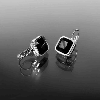 Luxusní náušnice z chirurgické oceli s výrazným černým krystalem tvaru čtverce s drobnými krystaly