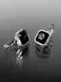 Luxusní náušnice z chirurgické oceli s výrazným černým krystalem tvaru čtverce s drobnými krystaly