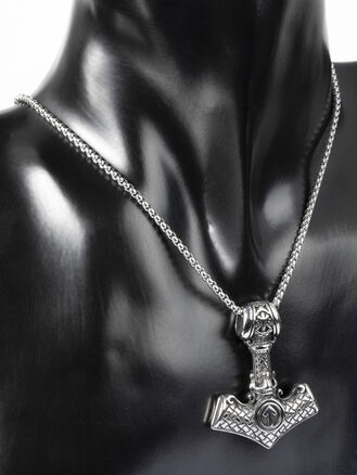 Krásný masivní přívěsek z chirurgické oceli ve tvaru zdobené kotvy