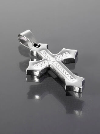 Krásný přívěsek z chirurgické oceli ve tvaru křížku s čirými krystaly