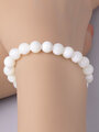 Krásný náramek z korálků bílého jadeitu
