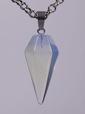 Exkluzivní amulet ve tvaru masivního kyvadla z opalitu 