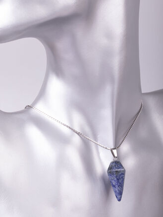 Exkluzivní amulet ve tvaru masivního kyvadla z lapis lazuli