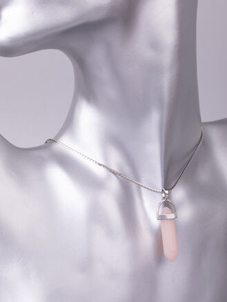 Exkluzivní amulet ve tvaru kyvadla z růžového opálu 