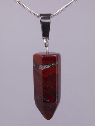 Exkluzivní amulet ve tvaru špice z červeného jaspisu