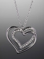 Náhrdelník z chirurgické oceli s propojenými srdíčky s drobnými čirými krystaly