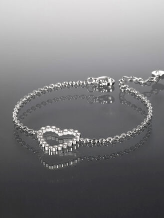 Náramek z chirurgické oceli se srdíčkem s čirými krystaly