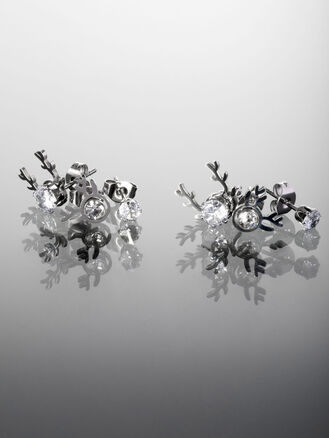 Sada náušnic z chirurgické oceli ve tvaru soba s čirými krystaly