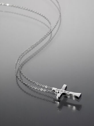 Překrásný elegantní náhrdelník z chirurgické oceli, křížek s kamínky